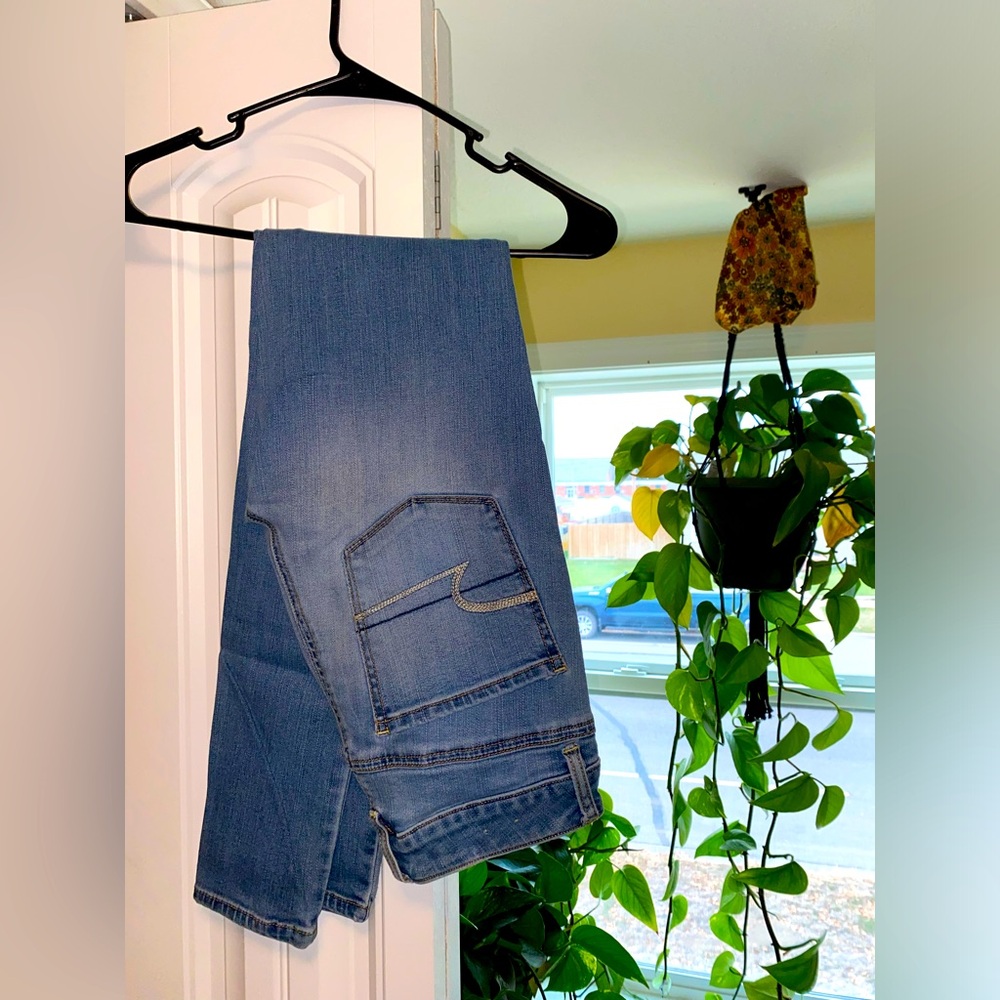 Size 4 (long) American Eagle Skinny High-Rise Jegging